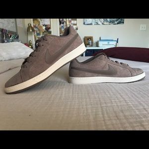 NIKE Court Royals Sneakers